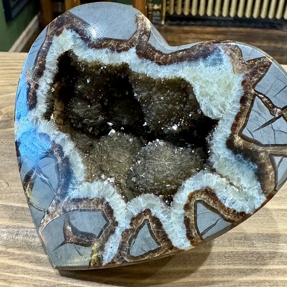 Utah Septarian Heart Shape Crystal Geode Stone‎ Display Decor 1.11lbs - Picture 5 of 16